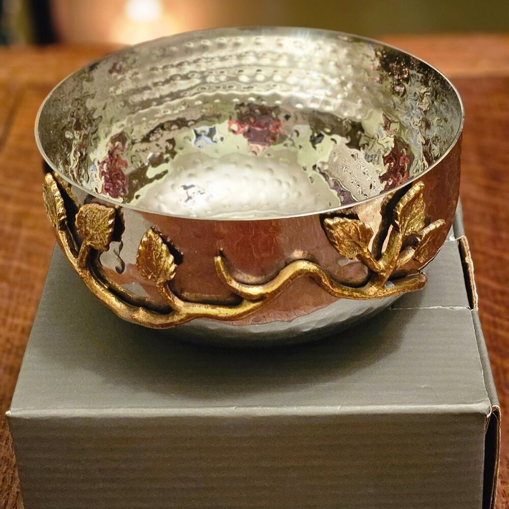 Godinger Hammered Metal Golden Vine Leaf Bowl. New